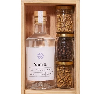 GIN ARTESANAL SACRO 500 ML EN CAJA CON BOTANICOS